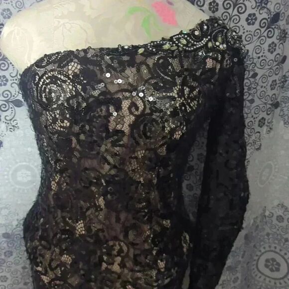 Stunning nwt mob. Off shoulder black lace sequin & applique dress - Picture 2 of 8